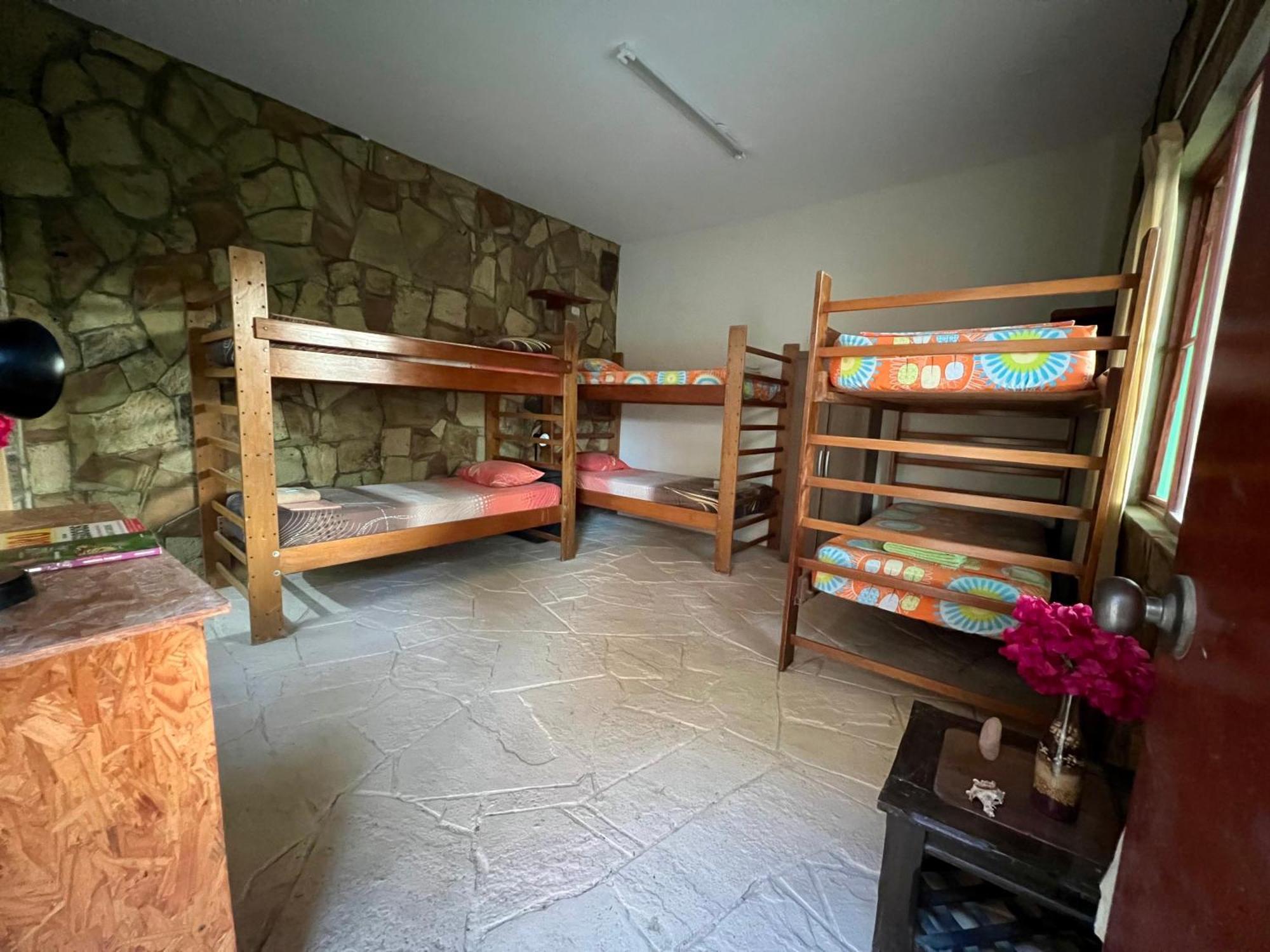 הוסטל Stone House מנקורה מראה חיצוני תמונה