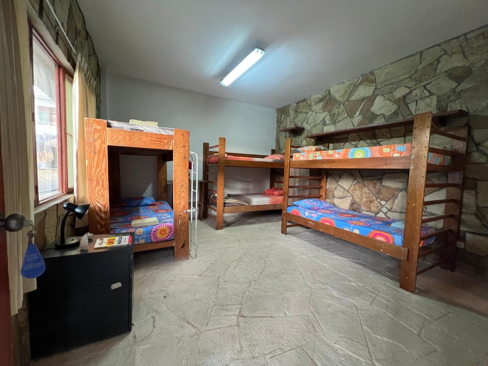 הוסטל Stone House מנקורה מראה חיצוני תמונה